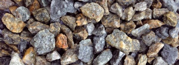 Bruchsteine luserna gneis (grau-blau-braun)