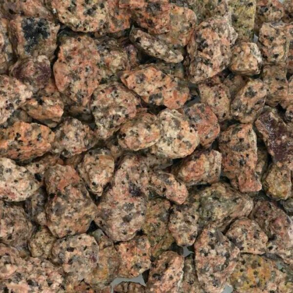 Ziersplitt Granit rosé feucht 2018