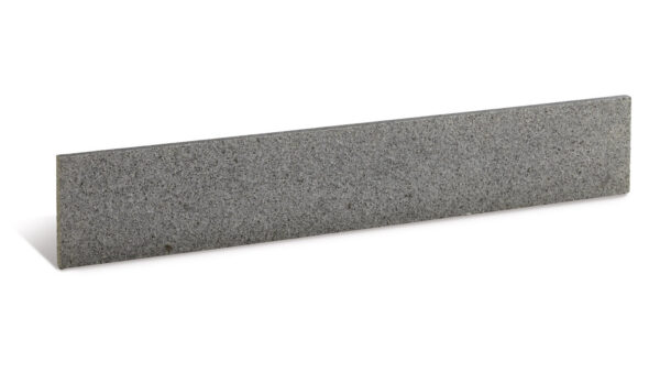 Leistenstein aus Granit 100/8 cm-H 20 cm gestockt