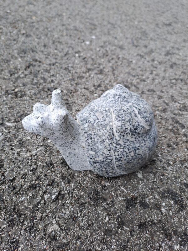 Schnecke aus Granit -  10 cm Länge 10 cm