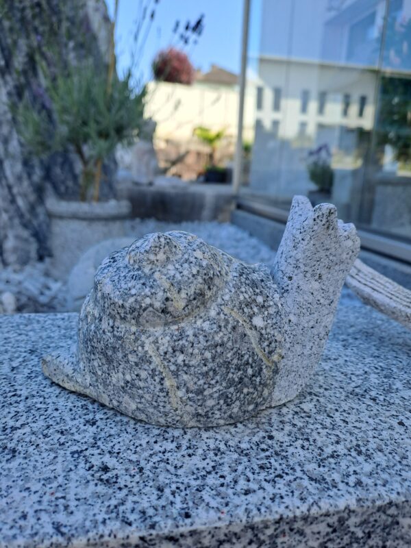 Schnecke aus Granit -  15 cm Länge 15 cm